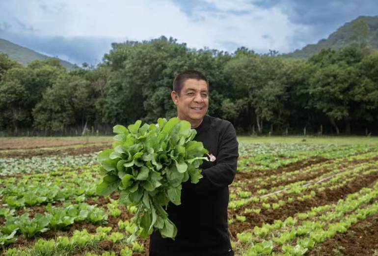 Zeca Pagodinho disponibiliza terreno em Xerém para produção de horta comunitária
