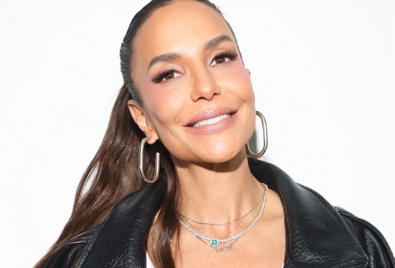 Ivete Sangalo se rende a Vozinha, goleiro sensação da Copa, e faz convite irrecusável